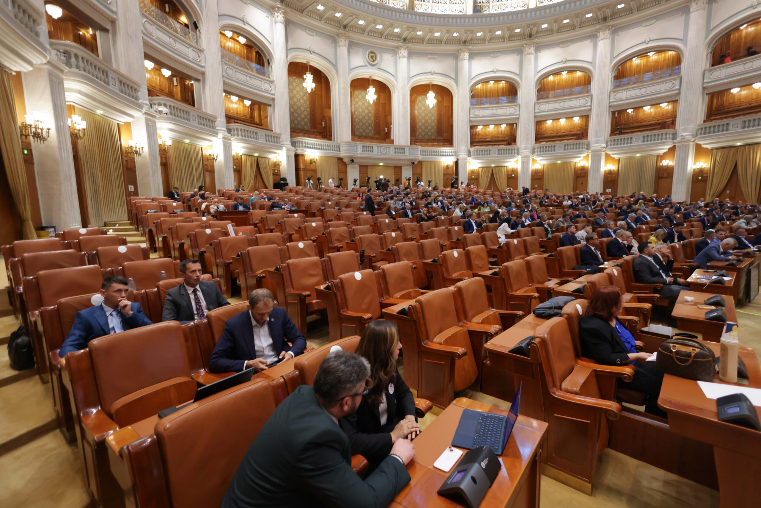 Dezbaterea bugetului pe 2026 începe luni în Parlament. Când expiră termenul limită pentru depunerea amendamentelor