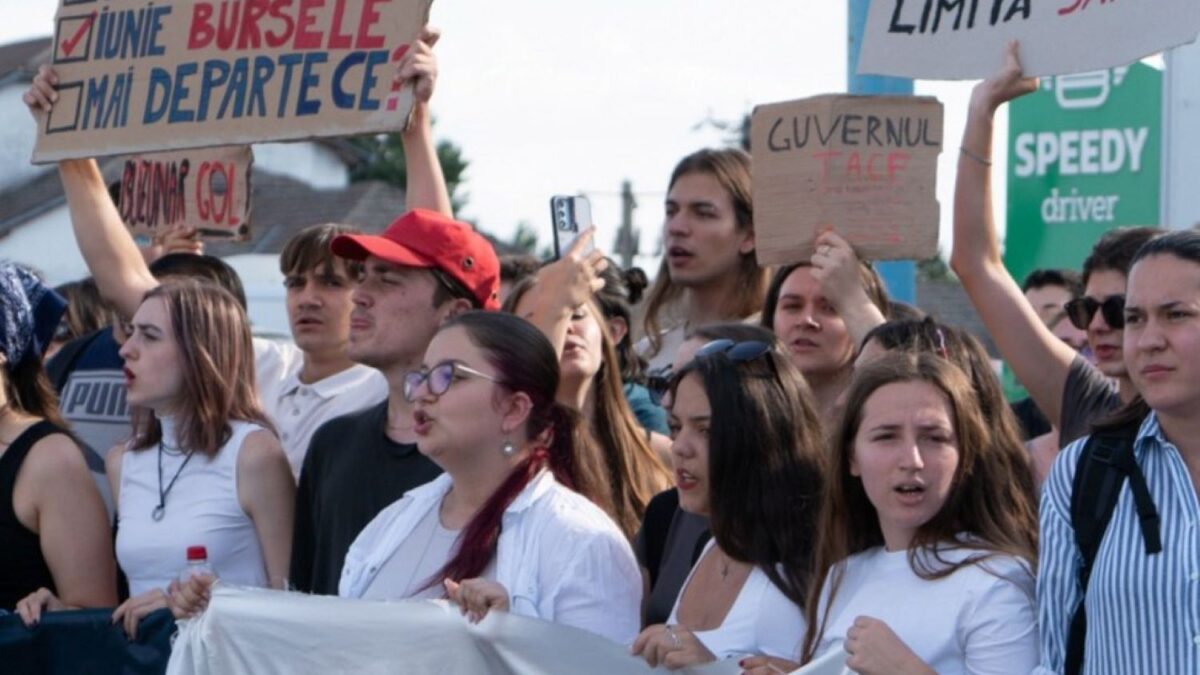 Studenţii ies din nou în stradă, în centrele universitare. Programul protestelor anunțate de ANOSR