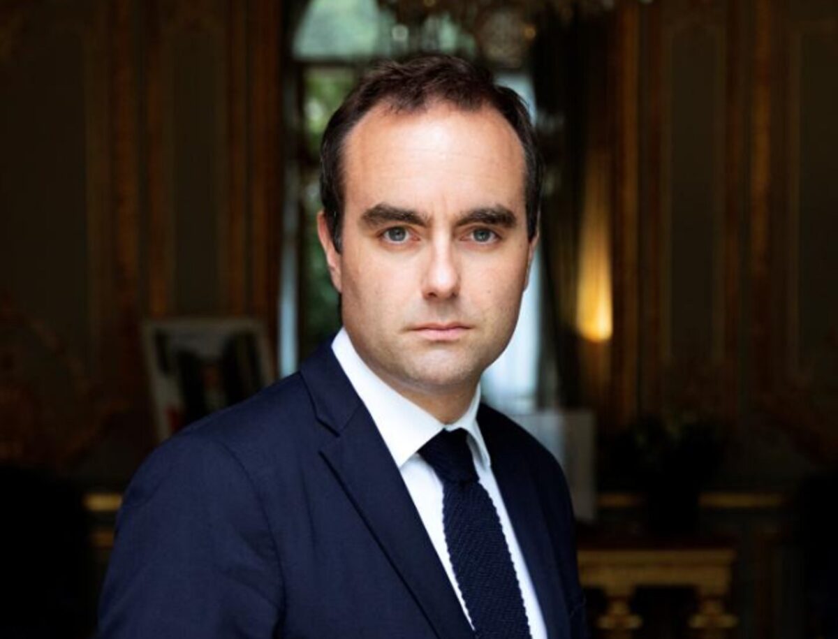 Guvernul Franței, salvat la limită. Bugetul trece, criza politică continuă