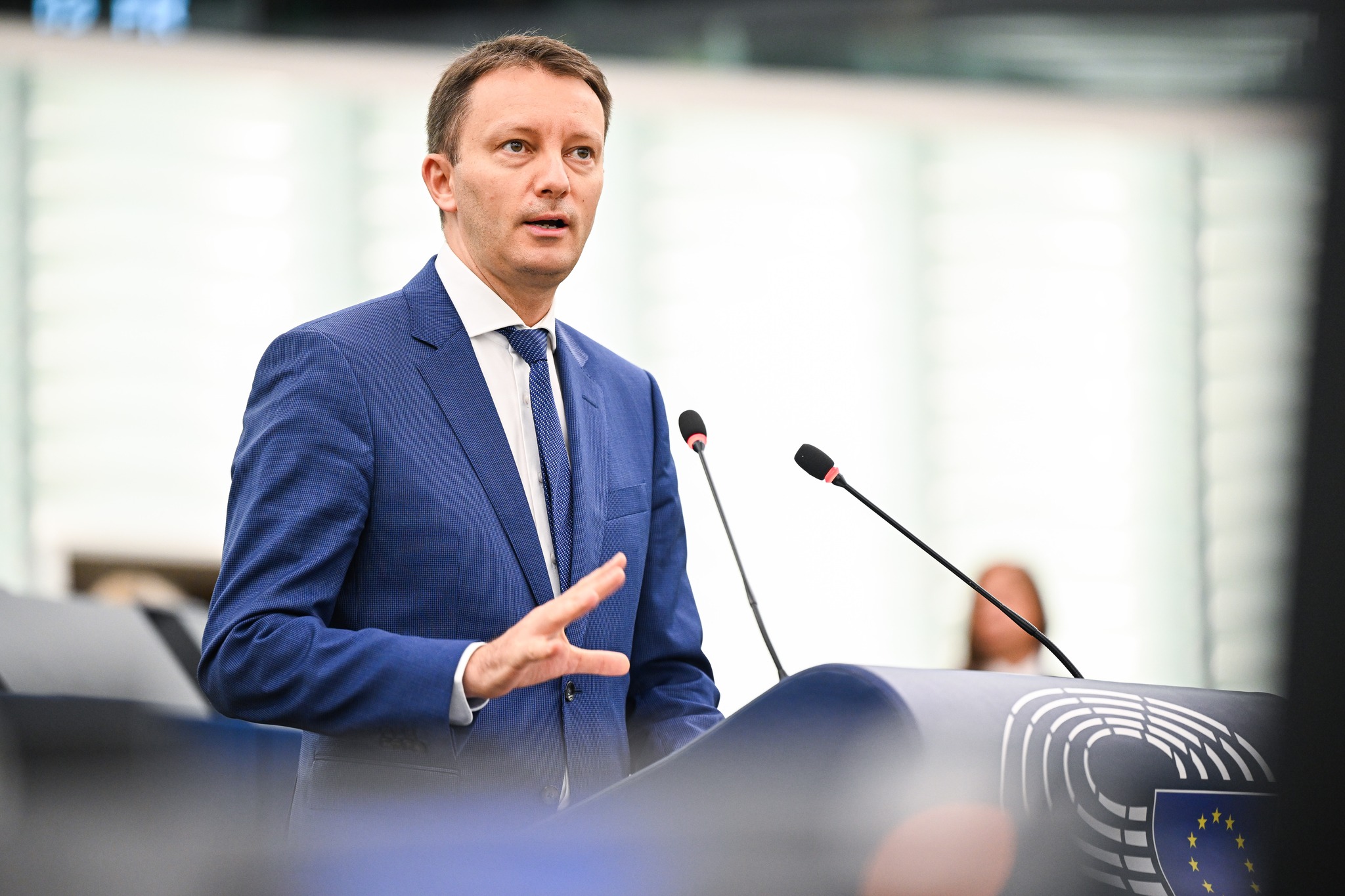 PNL l-ar propune premier pe Siegfried Mureșan, potrivit unor surse. Negocieri cu PSD pentru rotativă guvernamentală