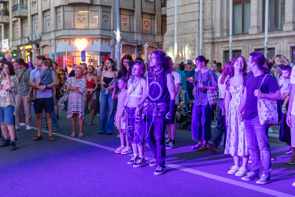 Străzi Deschise-București, Promenadă urbană, în weekend. Programul spectacolelor stradale