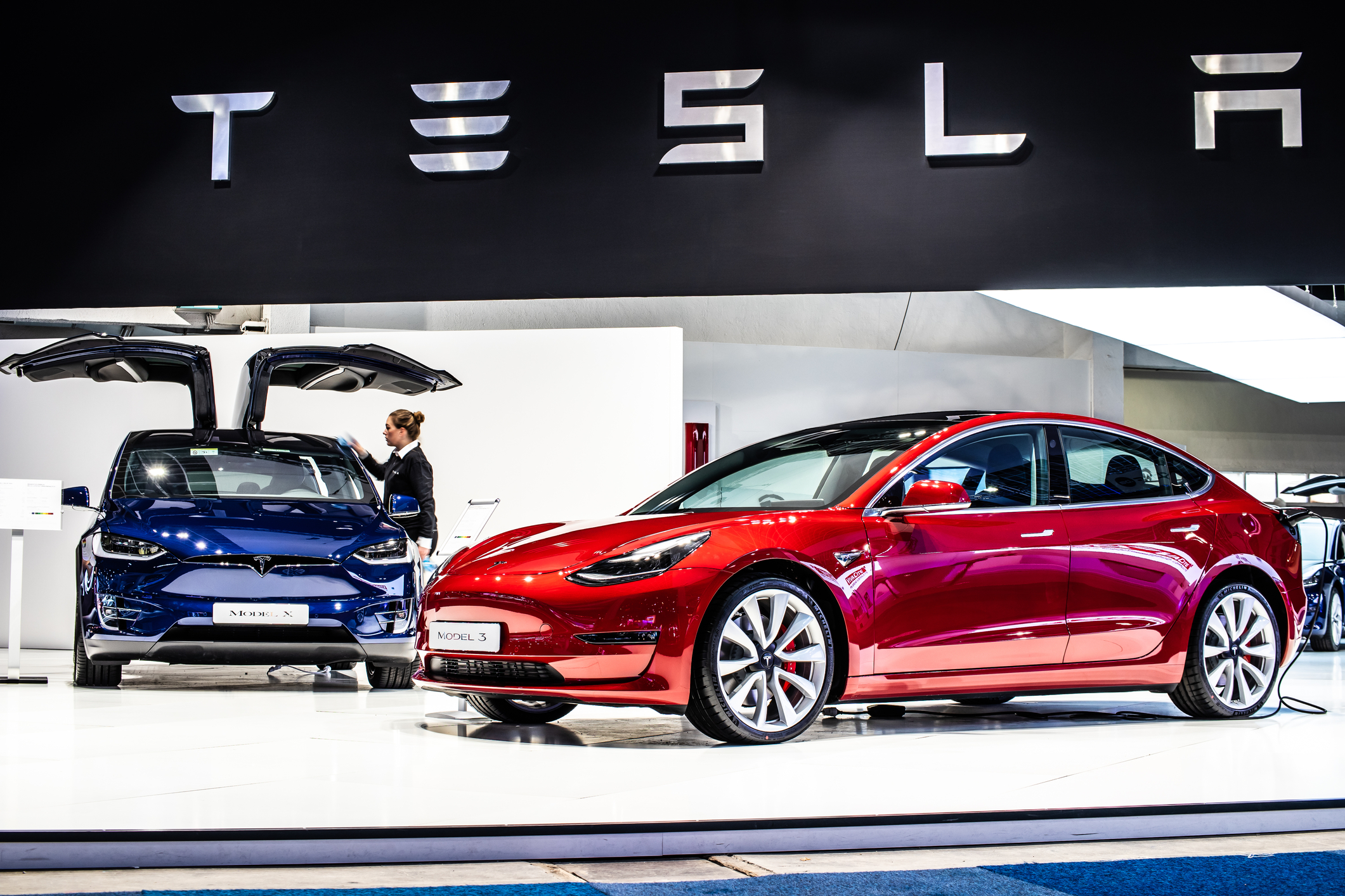 Tesla, obligată la plata unor despăgubiri record pentru limitarea performanței bateriilor prin software