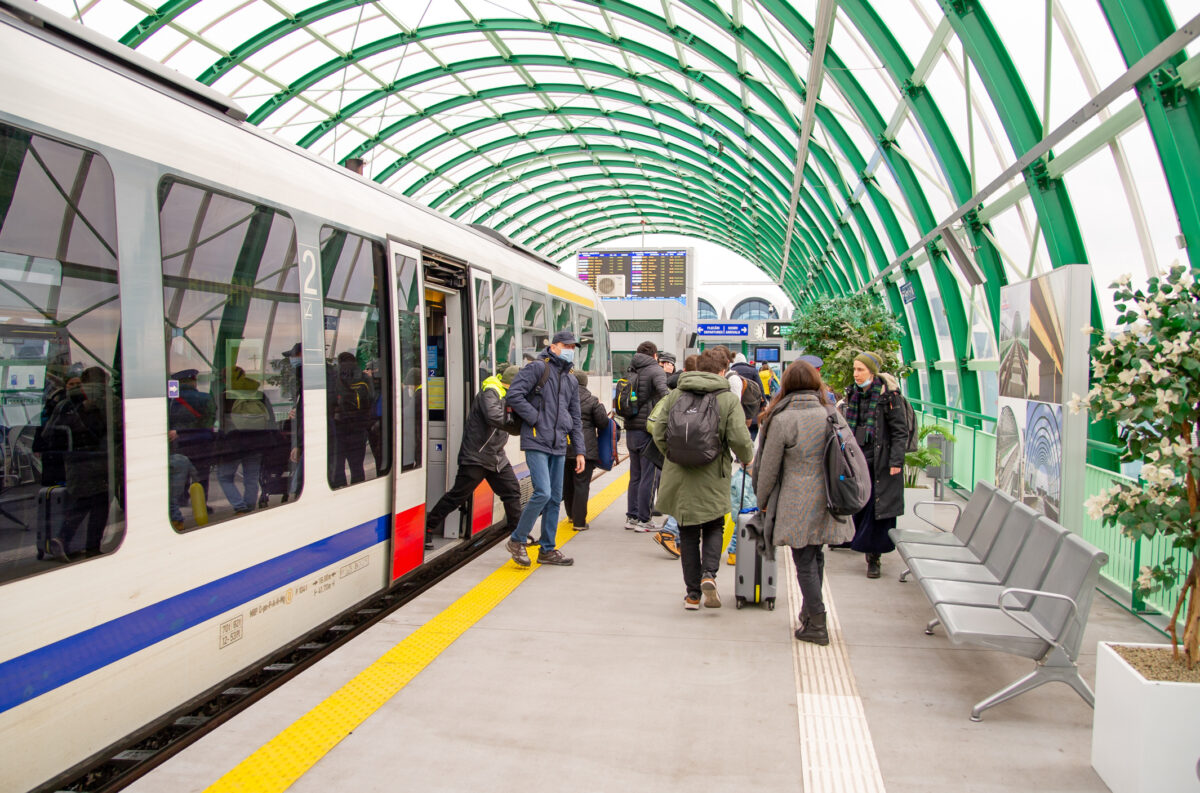 Zece trenuri de pe ruta București Nord – Aeroport Otopeni, anulate timp de câteva zile