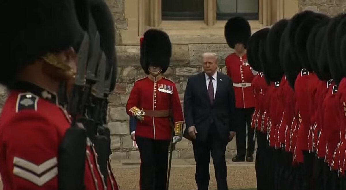 Trump, primit cu onoruri fără precedent de Regele Charles