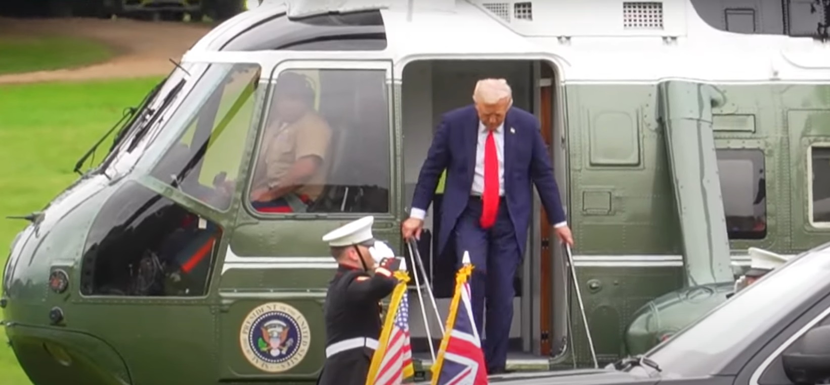 Anchetă în SUA după un incident în zbor cu Donald Trump. Marine One și un avion de linie s-au apropiat periculos