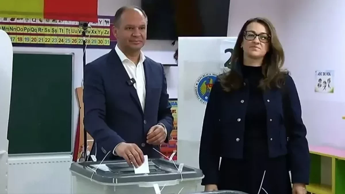 Aglomeraţie la o grădiniţă din Chişinău. Primarul Ion Ceban a votat