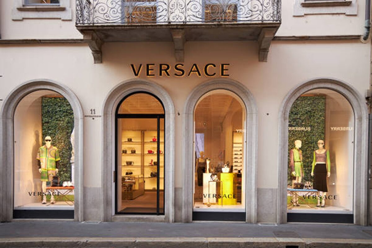 Lux, crimă și renaștere: povestea dramatică a casei de modă Versace
