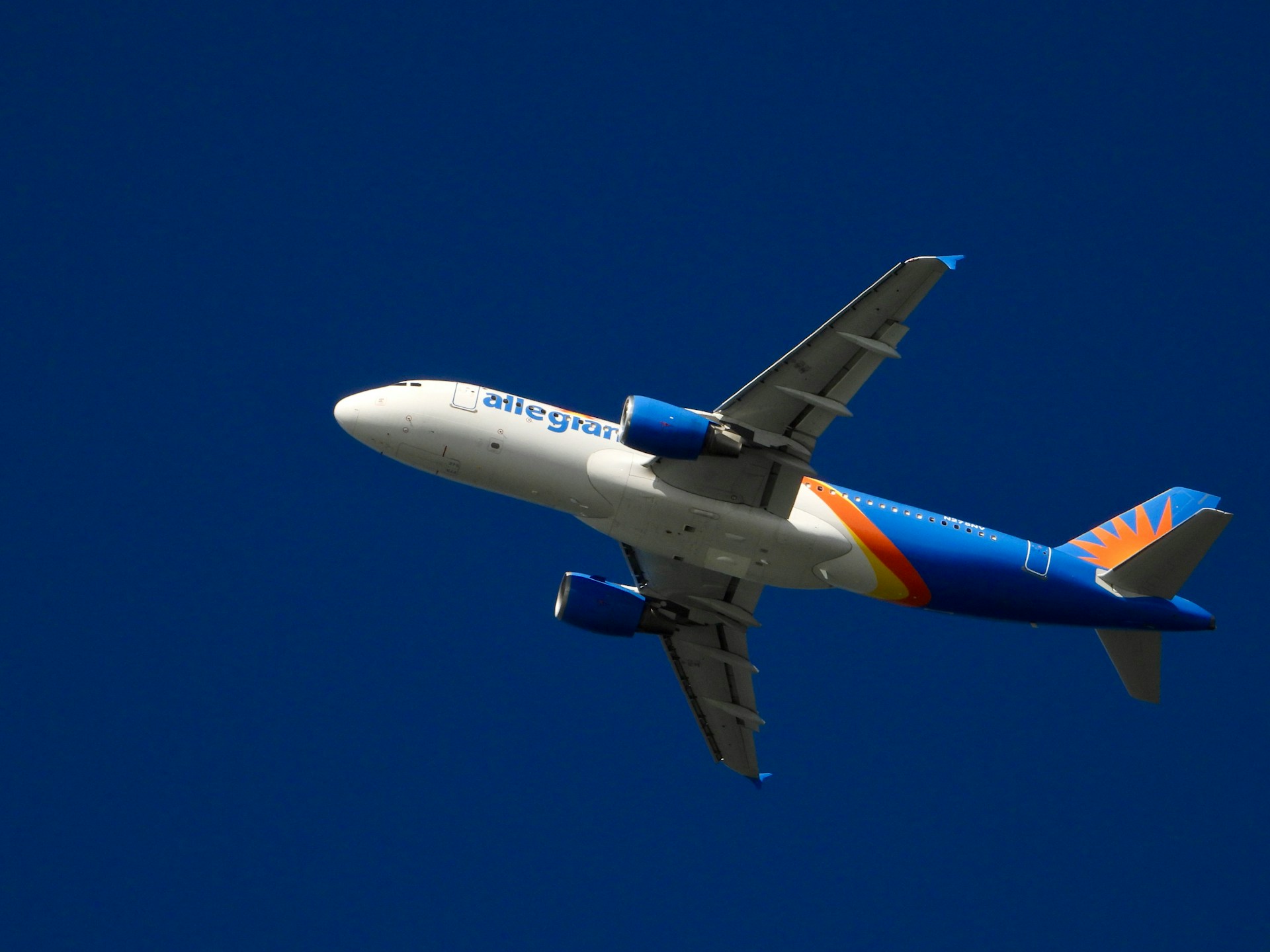 Flightradar24, cea mai urmărită platformă din lume. Cum puteți urmări haosul provocat de război