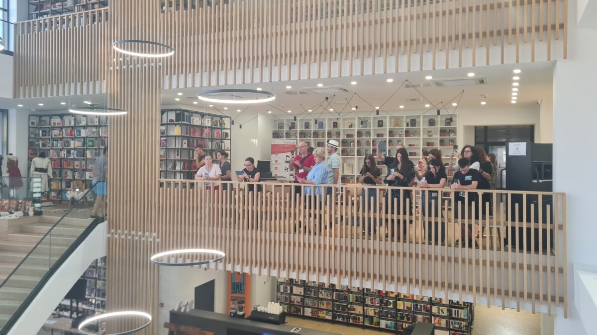 Cum arată cea mai modernă bibliotecă din România. E digitalizată și poți împrumuta cărți non-stop