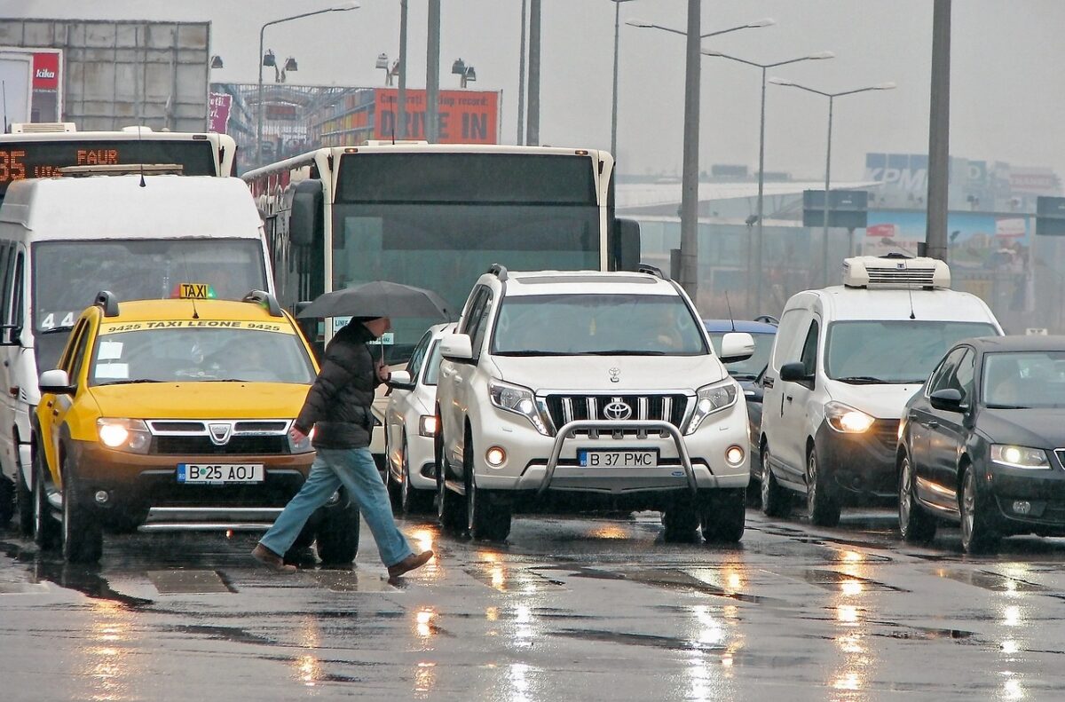 Câți bani pierd bucureștenii dacă merg cu mașina