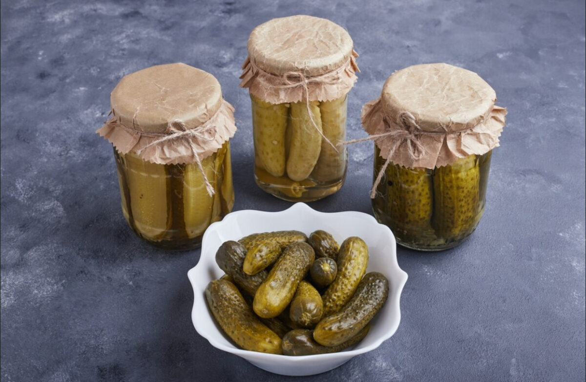 Cea mai ușoară rețetă de castraveți murați. Vor fi crocanți toată iarna