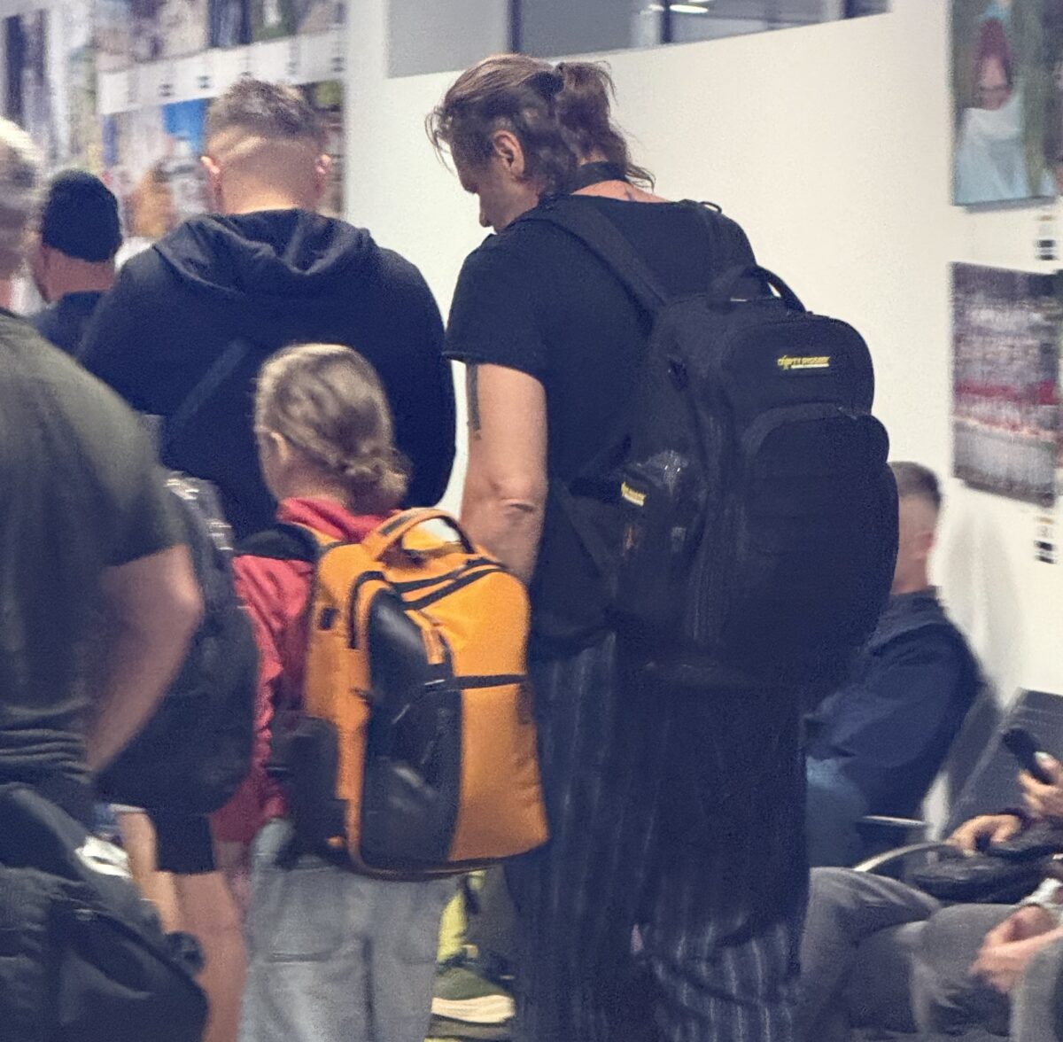 Exclusiv: Florin Piersic junior imagini rare! Cum a fost surprins actorul pe aeroport