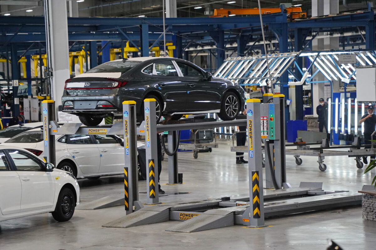 500 de muncitori ilegali arestați la o fabrică Hyundai Motor din Georgia. Donald Trump continuă raidurile anti-imigrație