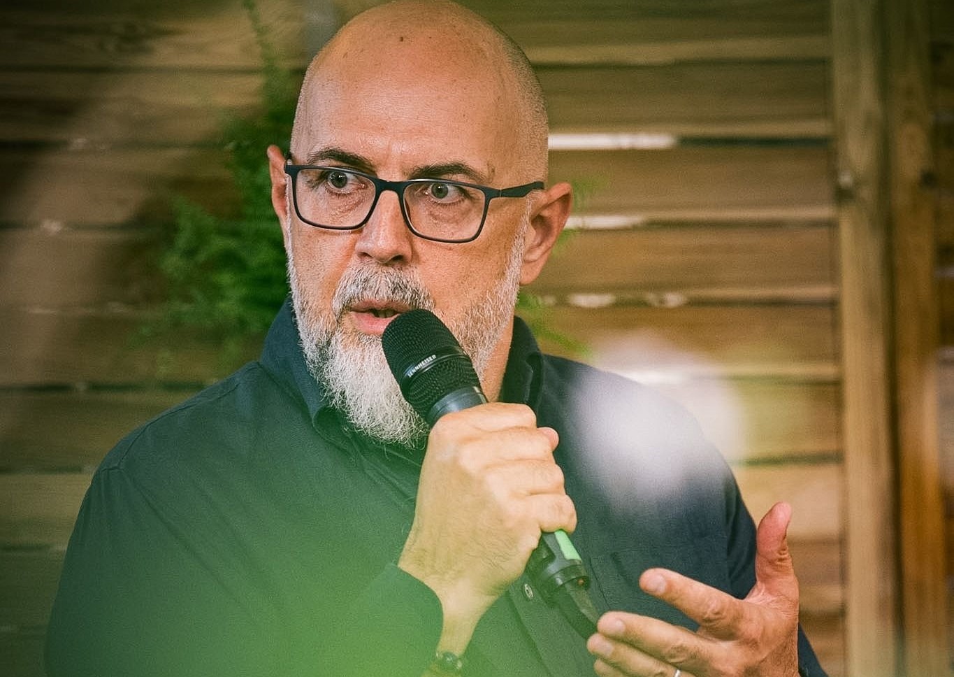 Kelemen Hunor: AUR crește fără să facă nimic. George Simion „stă, se uită la meci, mai mănâncă popcorn, mai bea o bere și crește”
