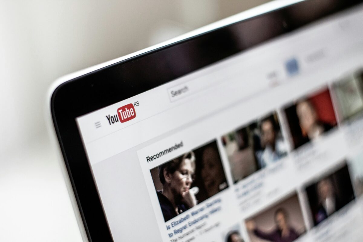 YouTube lansează noi instrumente bazate pe inteligență artificială