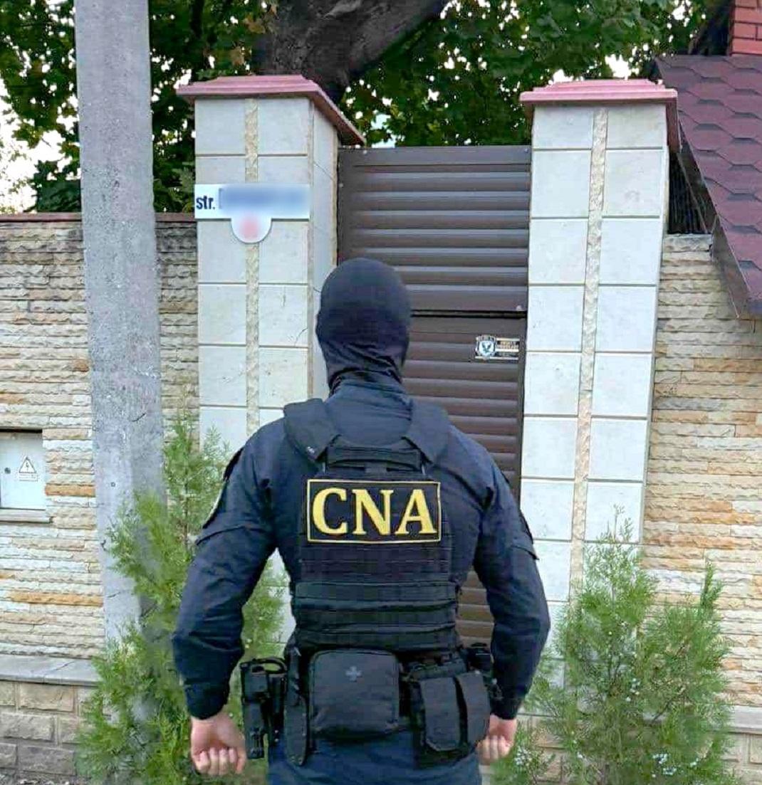 Zece persoane reținute pentru finanțarea ilegală a partidelor și coruperea alegătorilor în alegerile din 28 septembrie