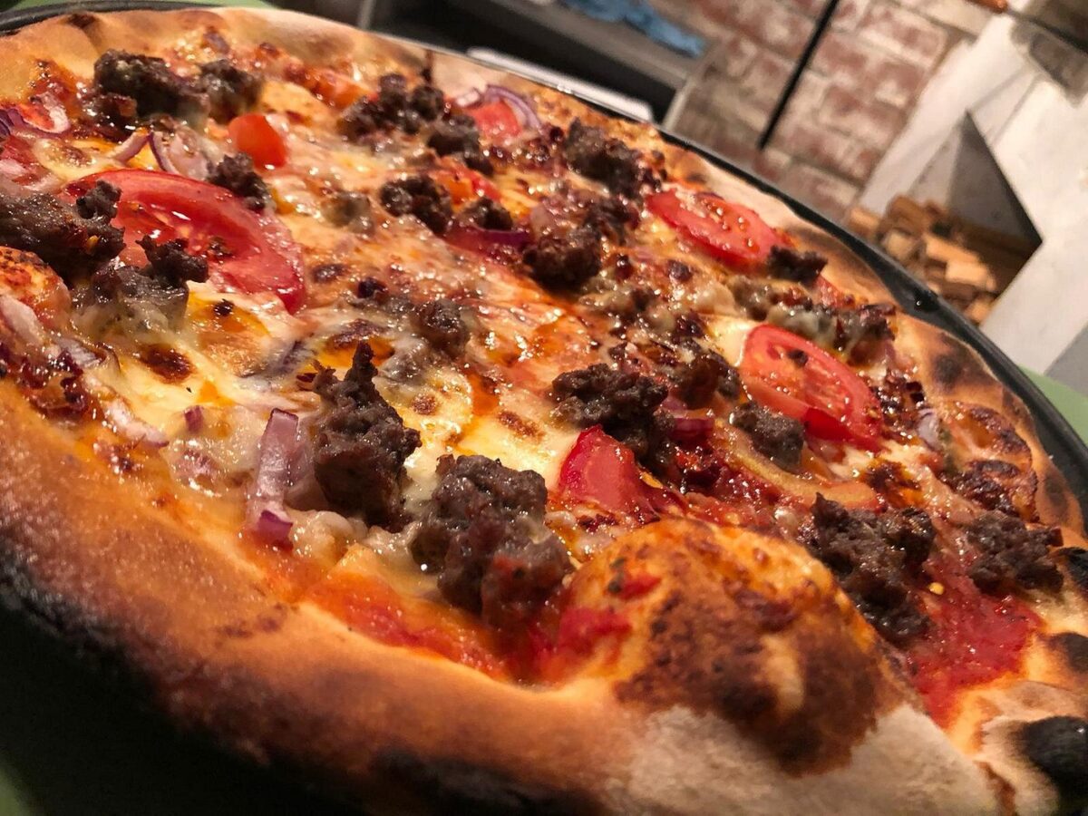 Unde mănâncă bogații pizza în București. Cât costă „felia de Nordului” și ce alternative ai în Herăstrău