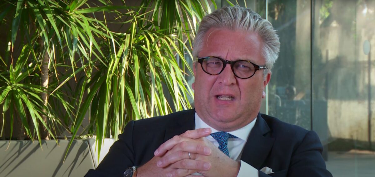 Fiul secret al Prințului Laurent al Belgiei. Asemănarea dintre ei este izbitoare