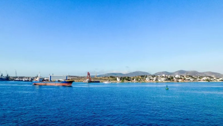 Români arestați în Grecia pentru spionaj militar. Autoritățile au descoperit imagini secrete pe telefoane