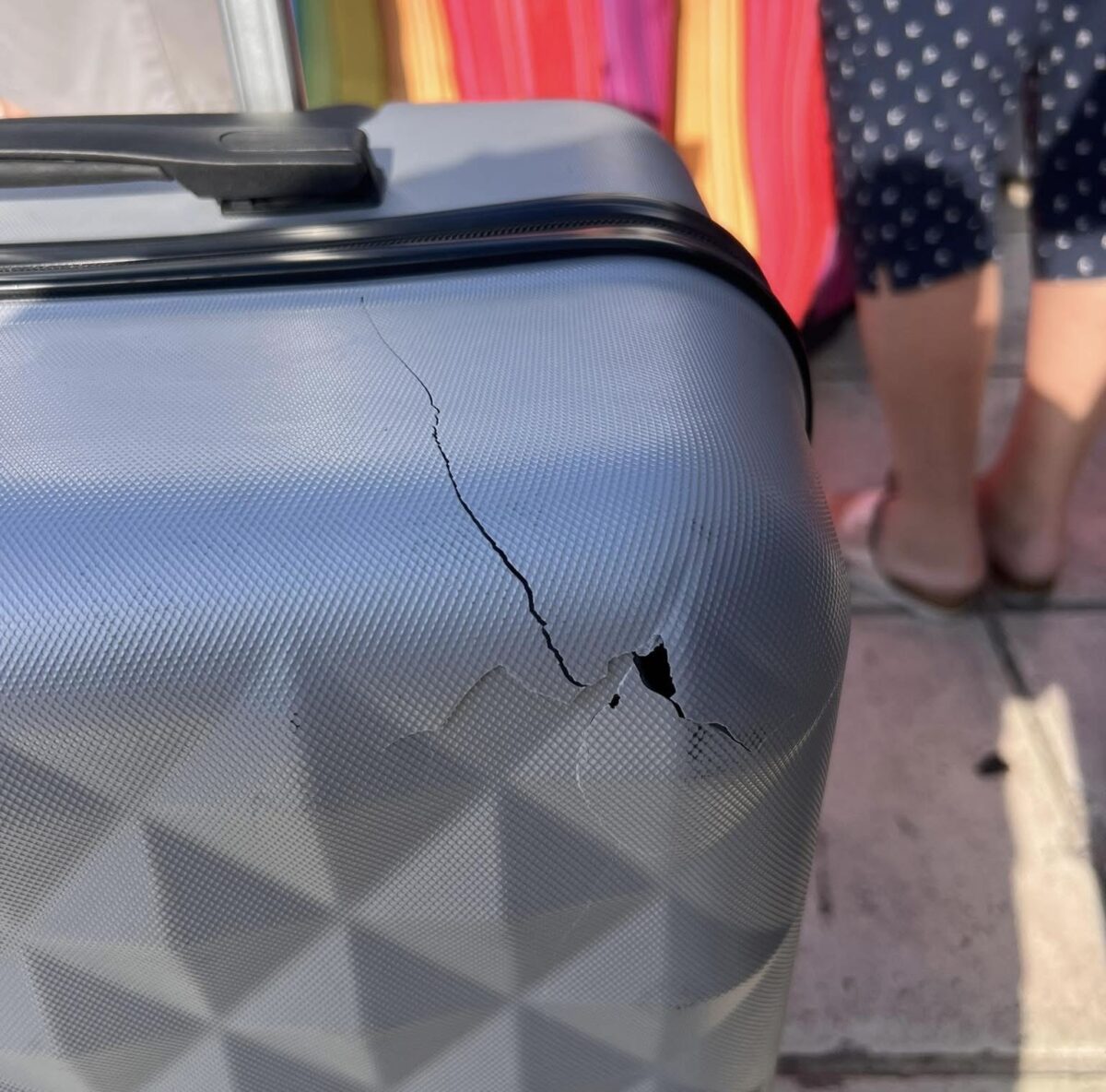 Ce faci dacă trolerul ți-a fost stricat la transport. Ce variante ai de despăgubire