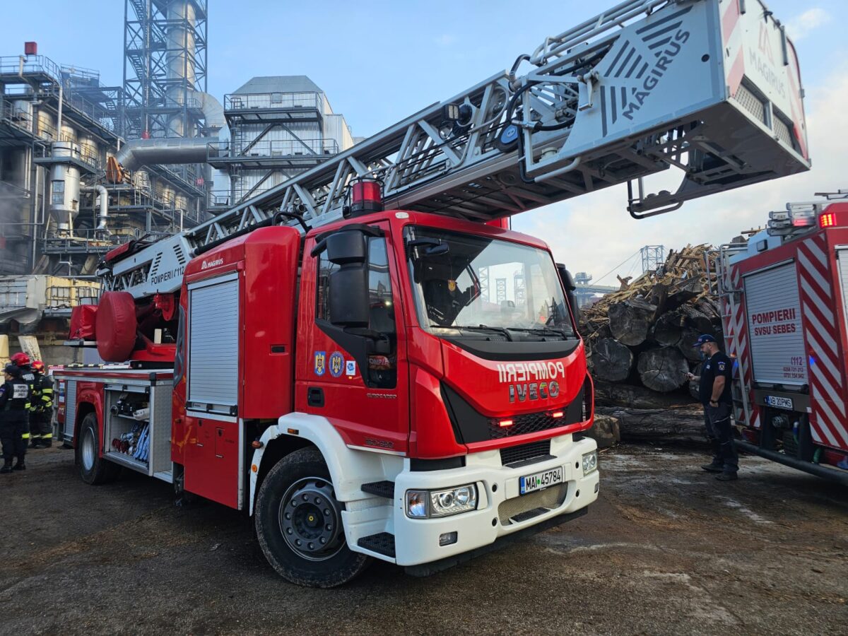 Două școli din Satu Mare, evacuate după cutremur. S-au desprins cărămizi