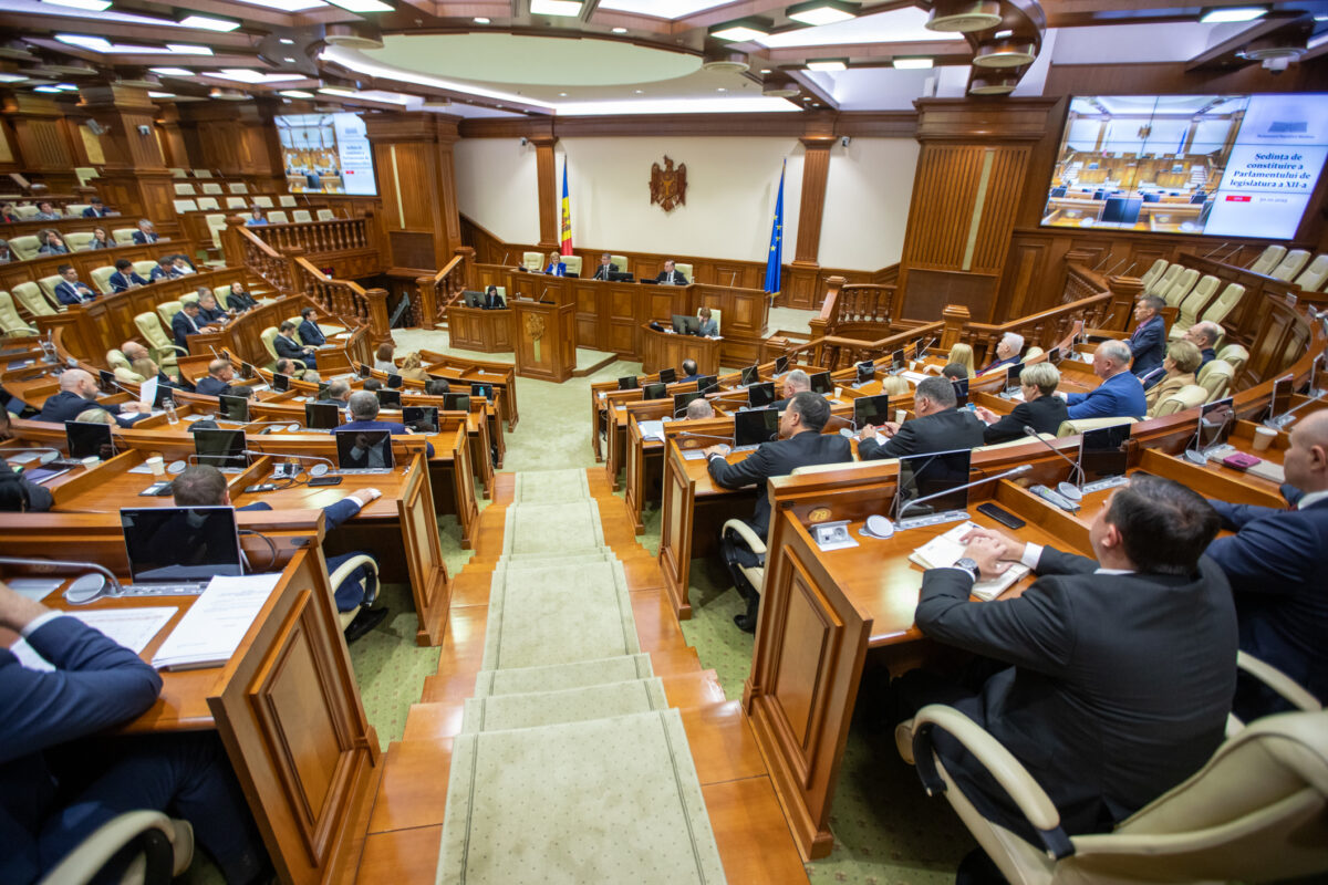 Realegeri fără surprize la conducerea Parlamentului. Doina Gherman și Vlad Batrîncea rămân vicepreședinți ai Legislativului