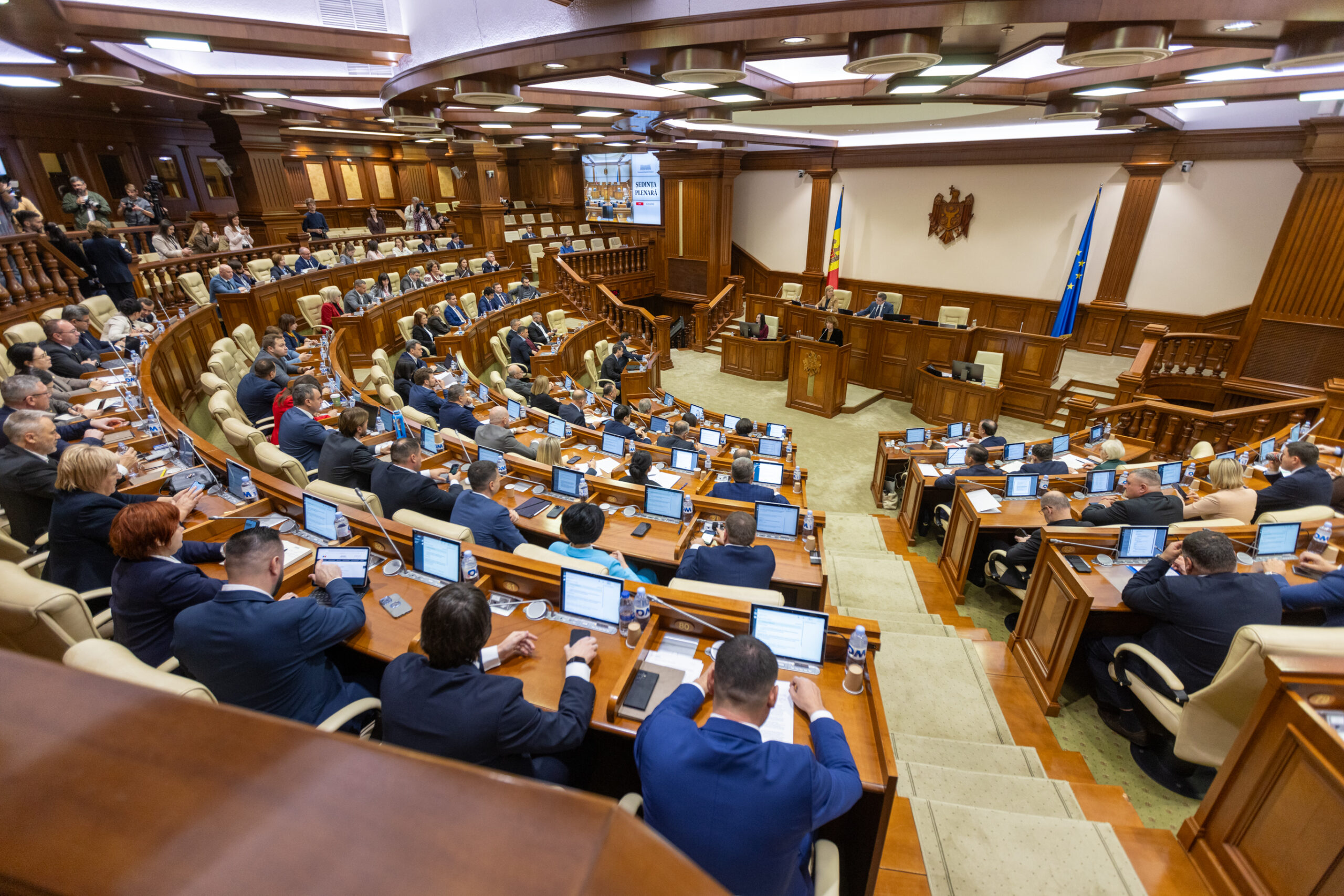 Decizie istorică. Republica Moldova taie legăturile parlamentare cu Rusia și Belarus