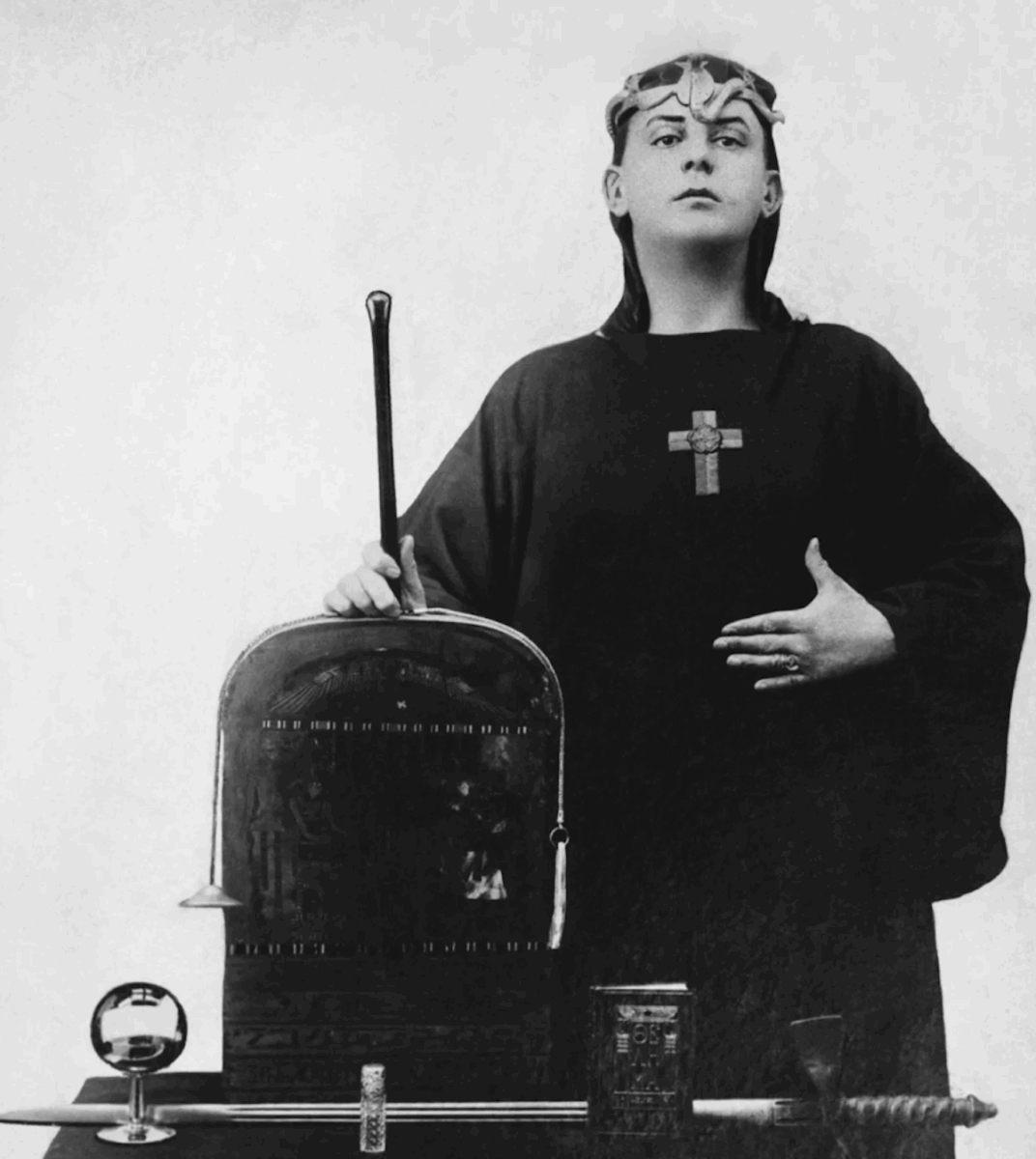 Aleister Crowley - „Cel mai depravat om din lume” și nașterea religiei esoterice Thelema
