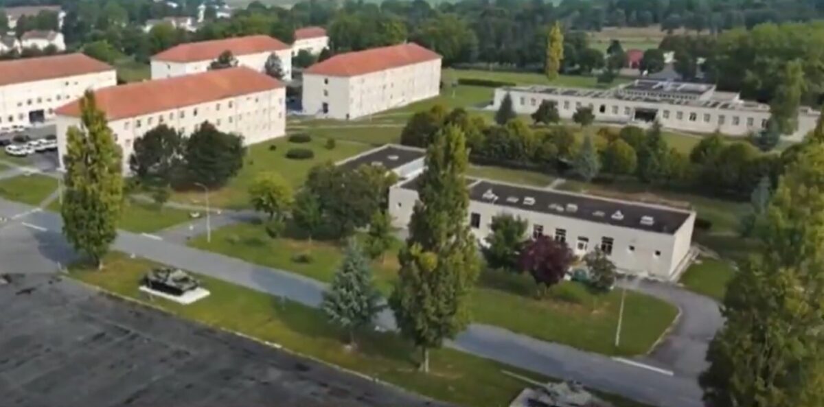 O bază militară din Franța, survolată de drone. Incidentul, la finalul lunii septembrie