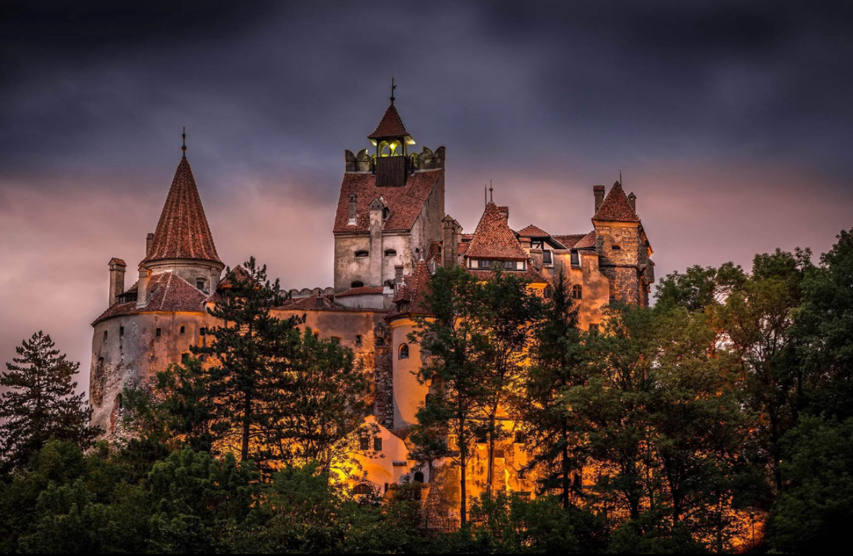 Cele mai înspăimântătoare și bântuite castele din lume, de la Fortăreața lui Frankenstein la Castel Bran