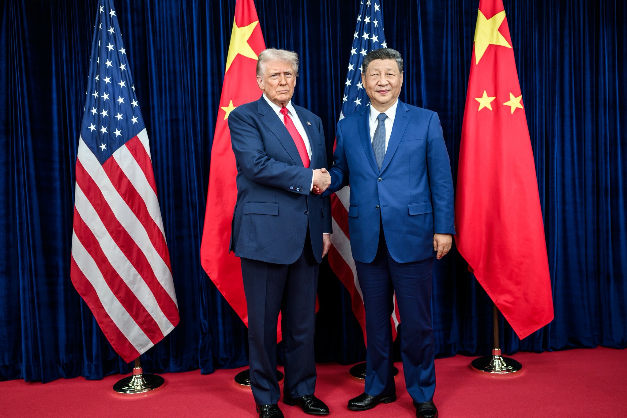 Întâlnirea dintre Donald Trump și Xi Jinping, în atenția investitorilor. Industria AI ar putea depinde de cei doi
