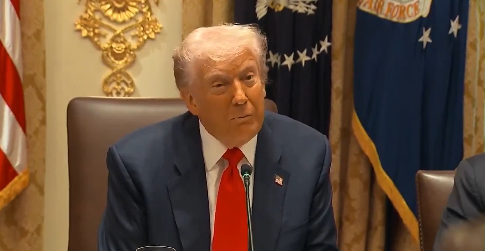 Stânga radicală din SUA încearcă din nou să-l dea jos pe Trump. Acum invocă amenințarea pentru Iran care a dus la armistițiu