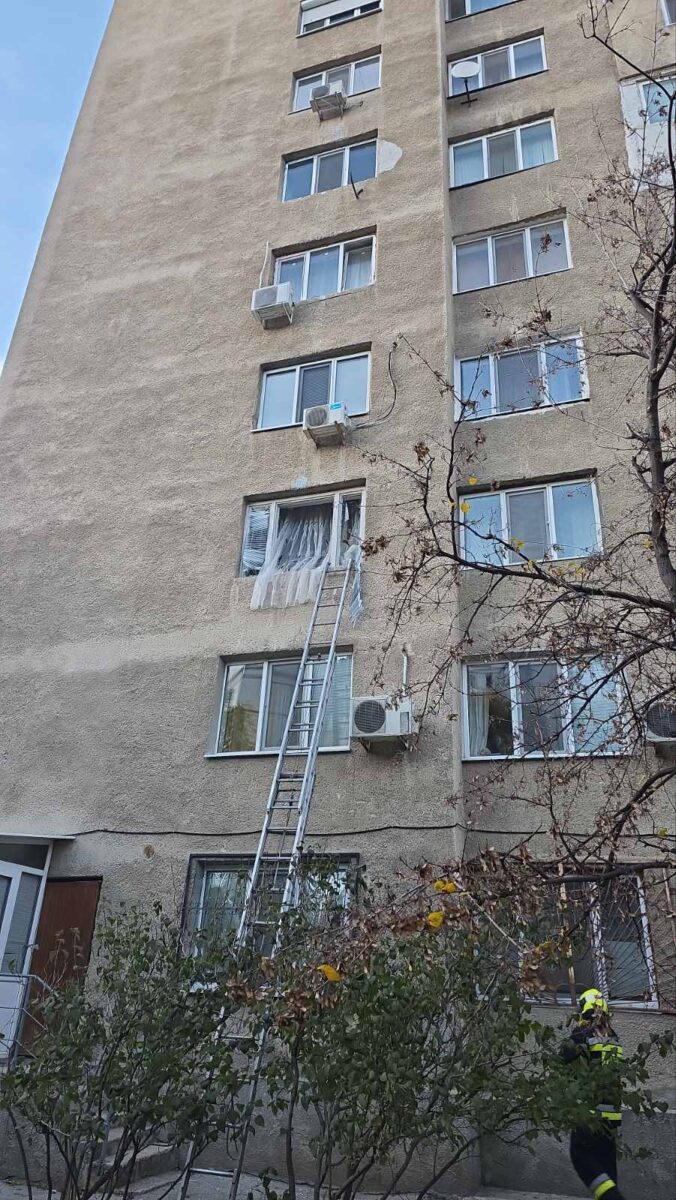 Explozie misterioasă într-un apartament de pe strada Albișoara din Chișinău. Două persoane evacuate, una rănită ușor