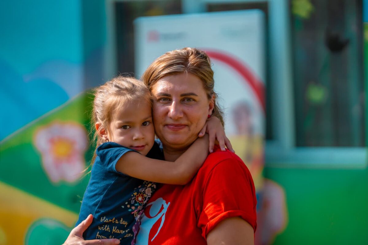 Muncă în străinătate, dor de casă: mamele nu găsesc alternative în România