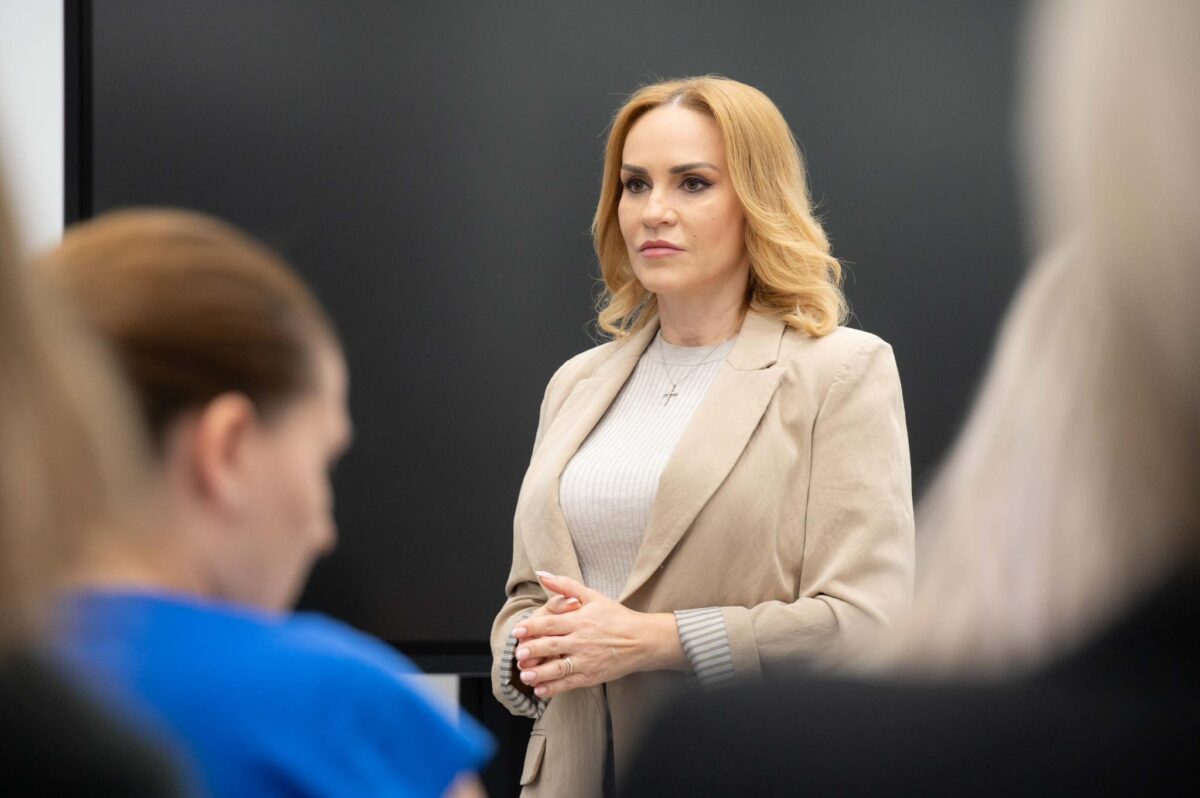 Majorat digital pentru copii. Propunerea lansată în Parlamentul European de Gabriela Firea