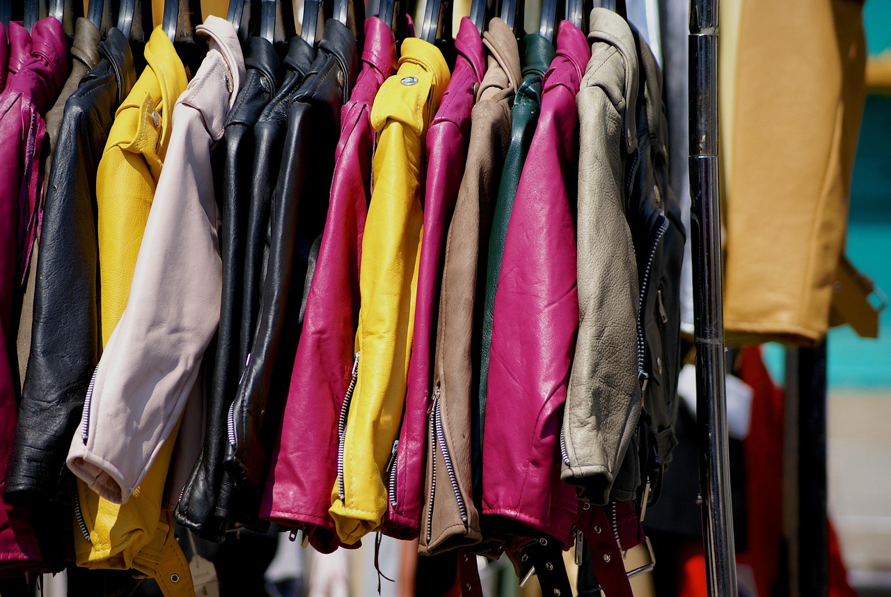 Explozia de fake-uri pe resale: geanta „de firmă” care valorează 90 de lei, vândută la preț triplu