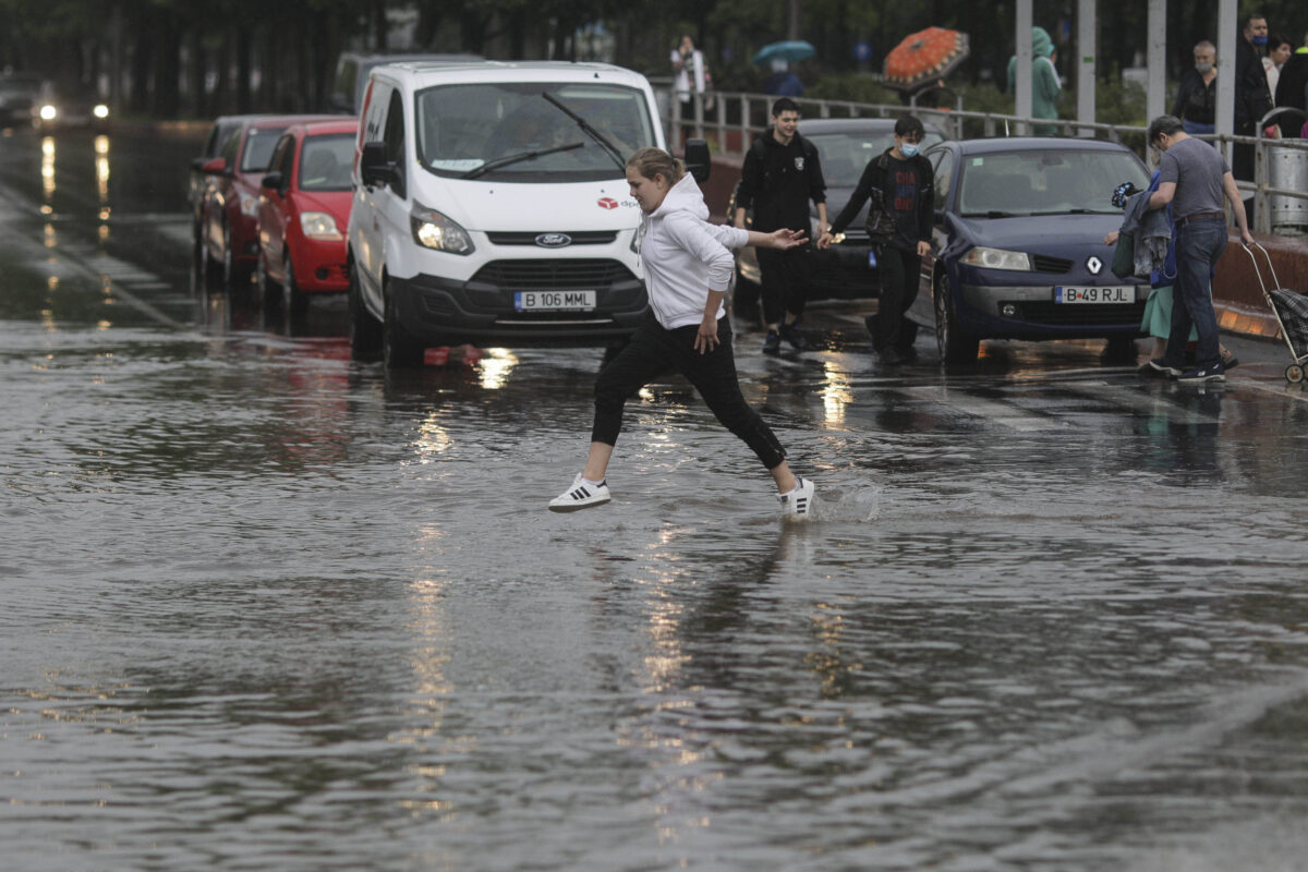 Vreme rece la început de aprilie, cu ploi și vânt. Prognoza ANM actualizată