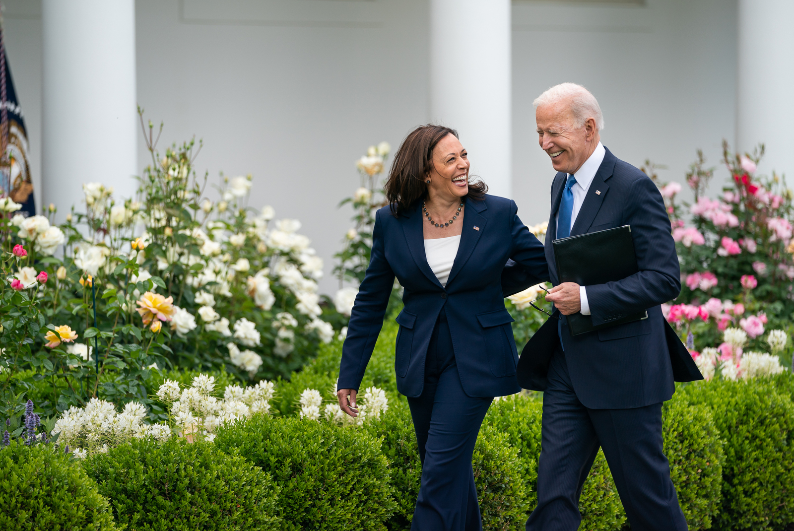 Ce făcea Kamala Harris pe la spatele lui Biden, cu două zile înainte să se retragă din cursă