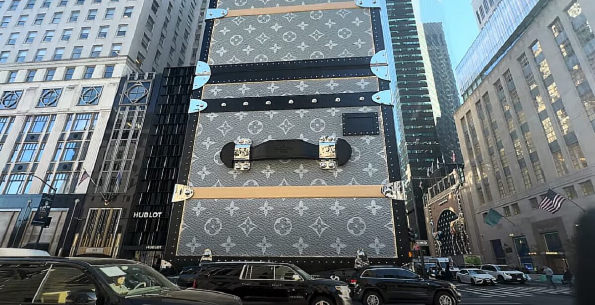 De unde își iau divele din România pungi de firmă. Prețul unui astfel de obiect este piperat