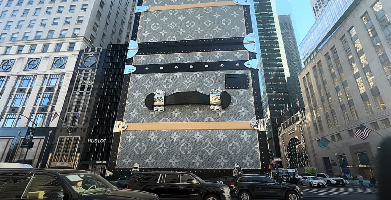 De unde își iau divele din România pungi de firmă. Prețul unui astfel de obiect este piperat