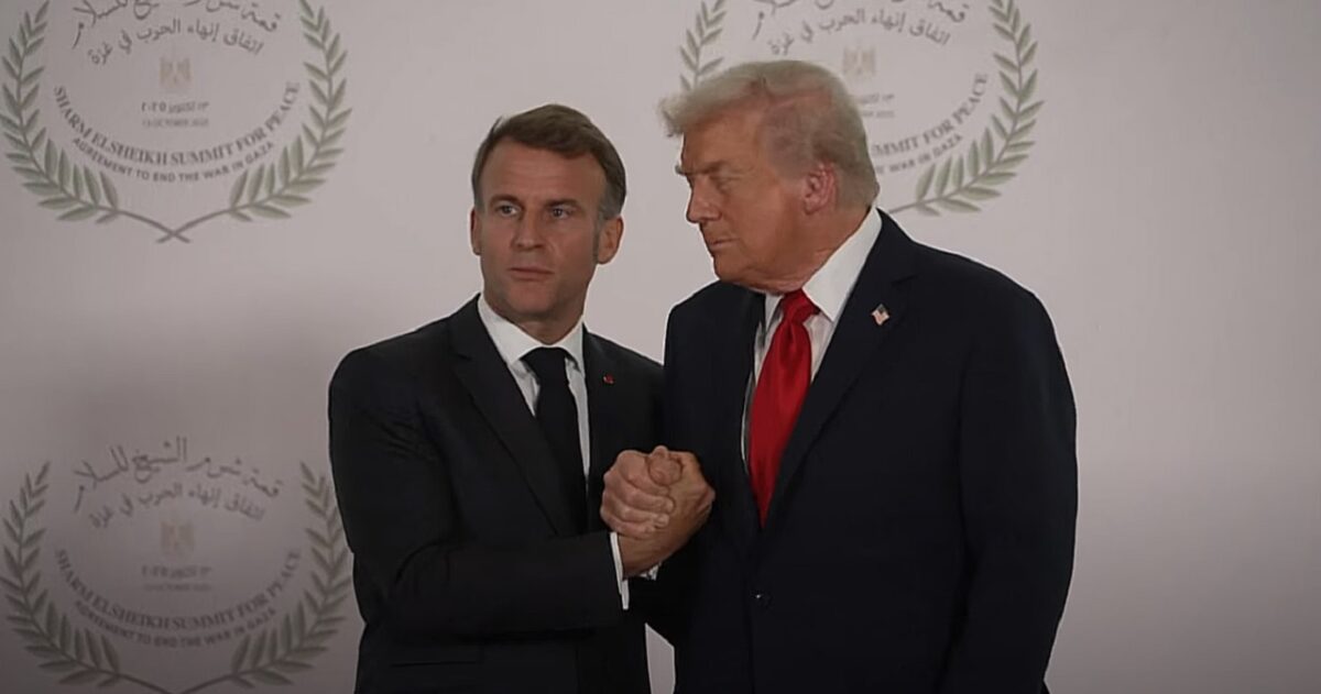 Ce i-ar fi spus, de fapt, Trump lui Macron. O strângere de mână care poate schimba istoria
