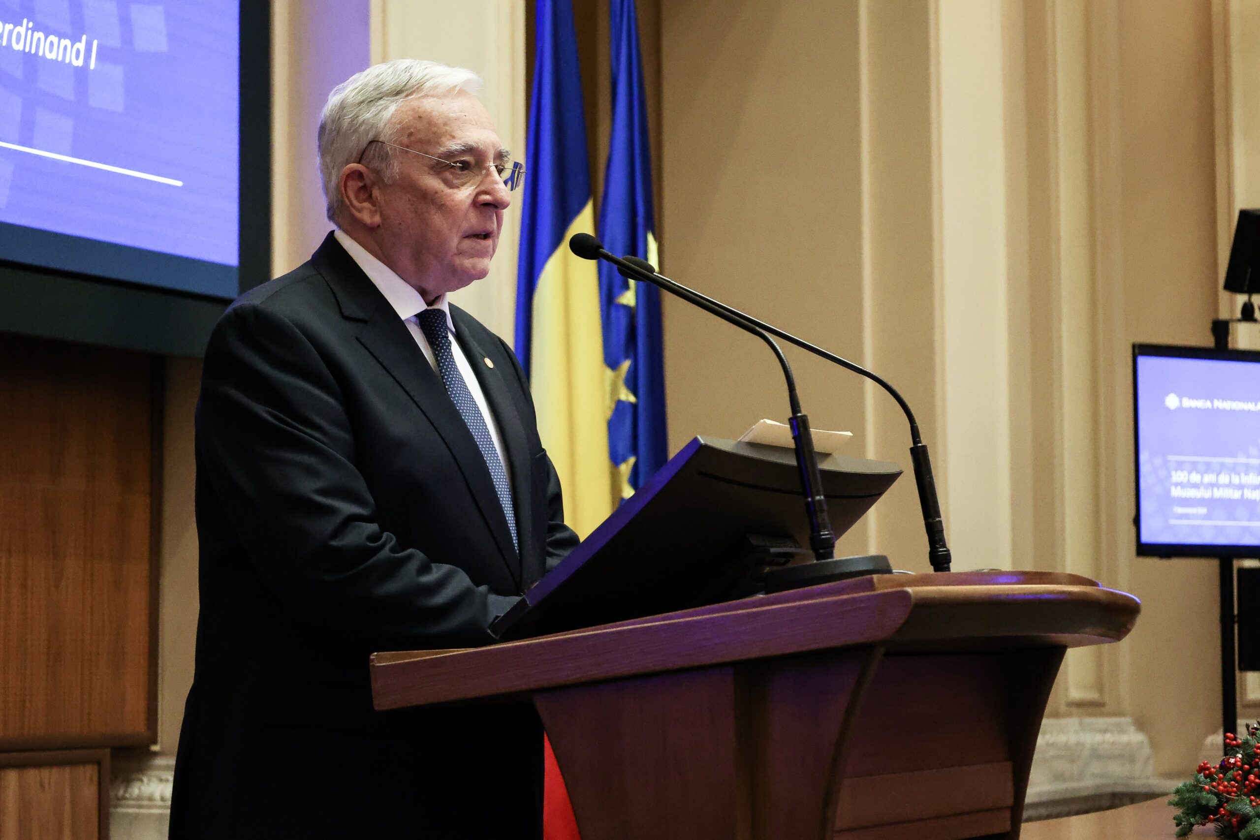 Mugur Isărescu