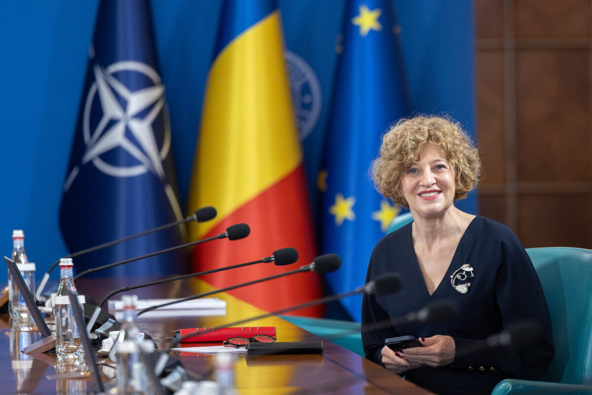 Scandal în coaliție pe tema salariului Oanei Gheorghiu. PSD acuză „caritate pe bani”, USR și PNL o apără