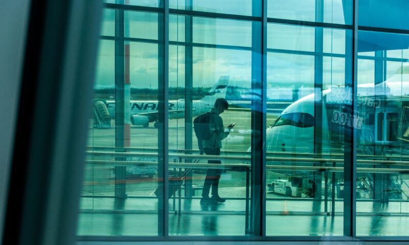 Zboruri mai puține, avioane mai mici. Milioane de locuri eliminate din orarul companiilor aeriene