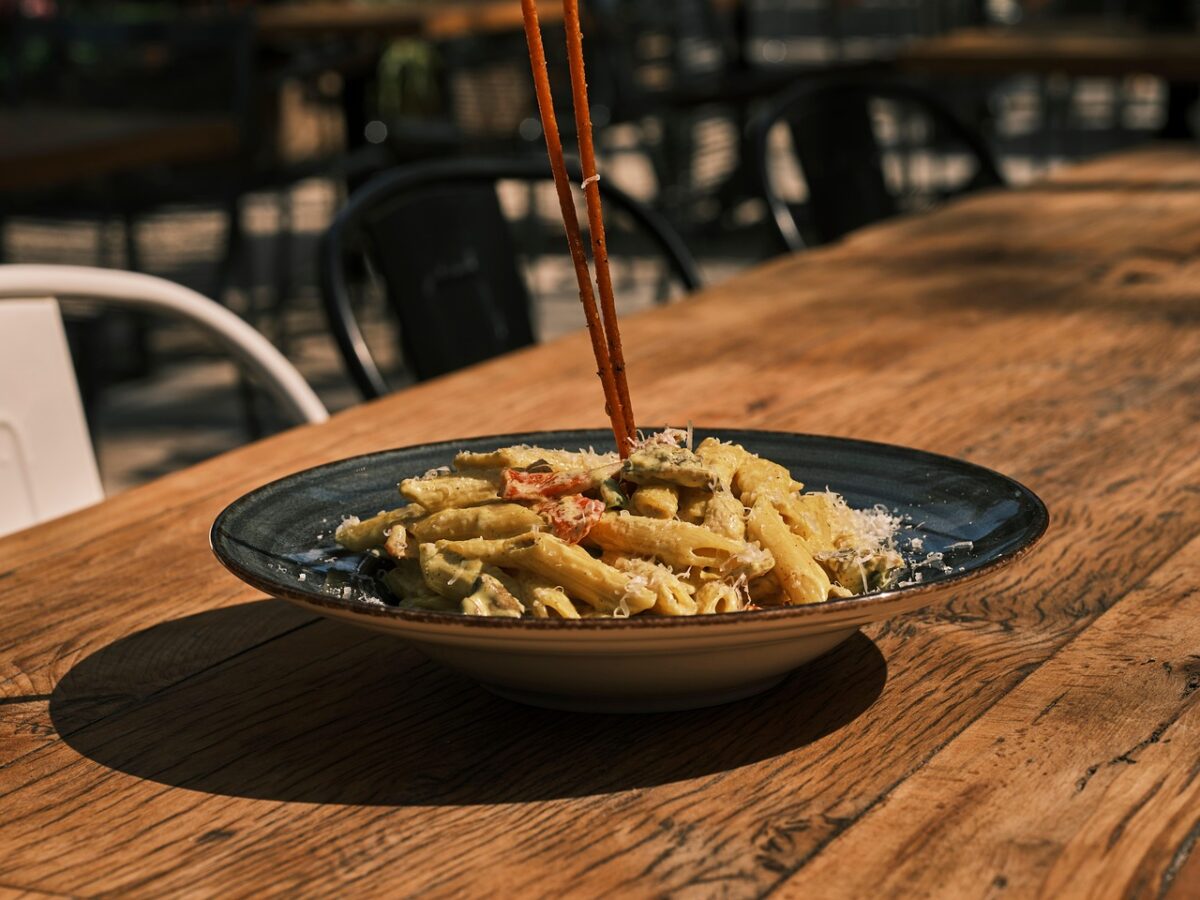 Paste cu pui și dovleac la cuptor: o rețetă rapidă și gustoasă, gata în mai puțin de o oră