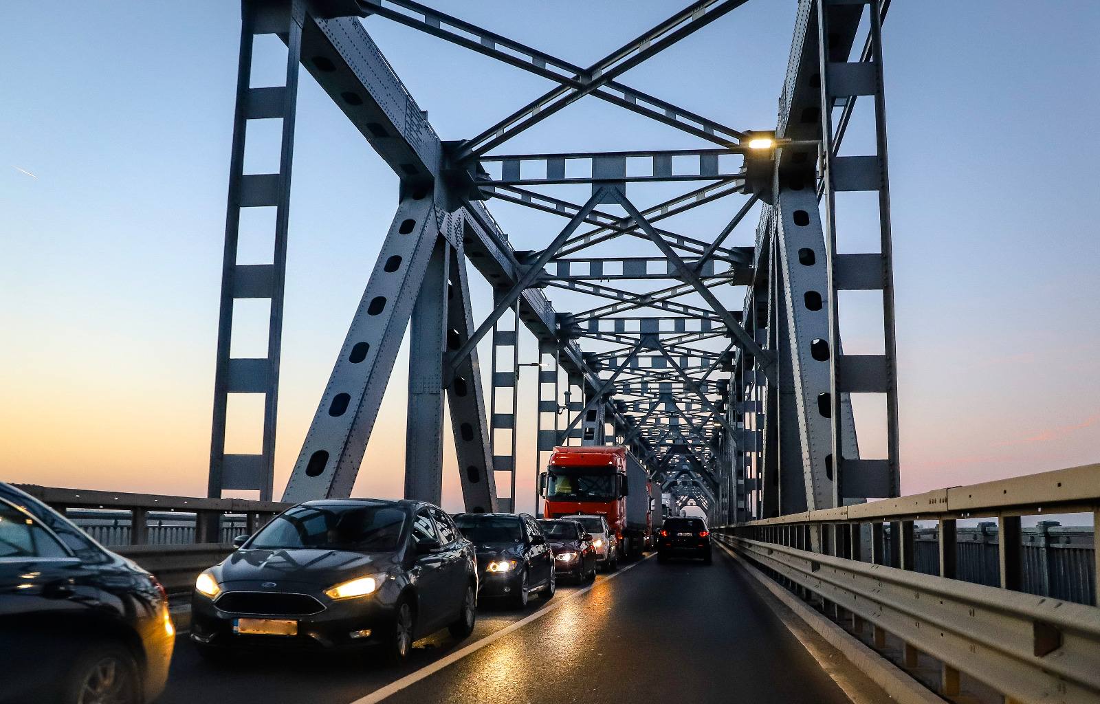 Taxa de pod Giurgiu-Ruse intră în era digitală. Când va fi disponibilă plata online