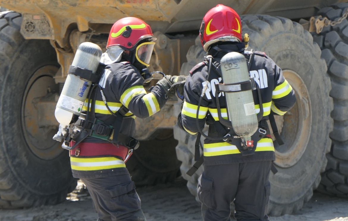 O conductă de gaze subterană a fost spartă în Băile Olănești. Peste 30 de persoane, evacuate