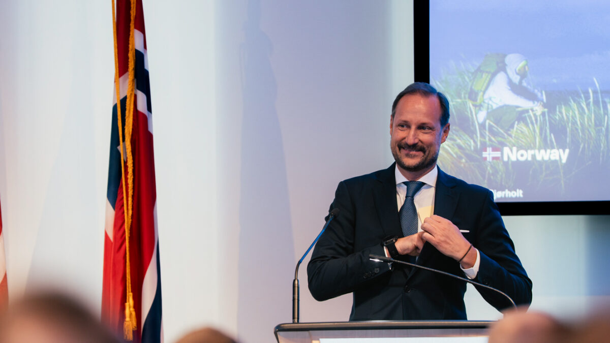 Prințul Haakon al Norvegiei călătorește singur în SUA. Soția sa, în tratament pulmonar