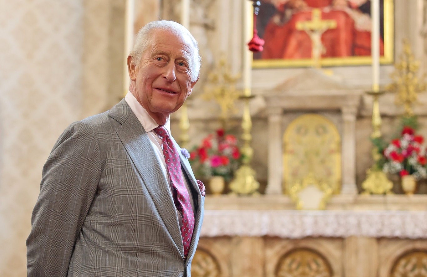 Regele Charles se gândește să abdice și să îi lase tronul Prințului William