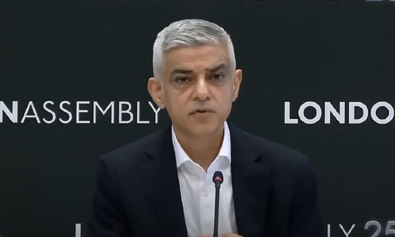 Sadiq Khan cere revenirea Marii Britanii în UE până în 2029